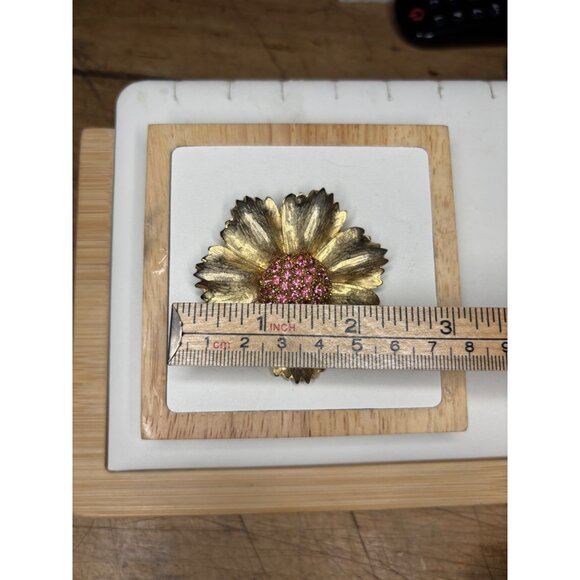 Vintage Gold-Toned Floral Brooch With Pink Rhinestones - Picture 4 of 9
